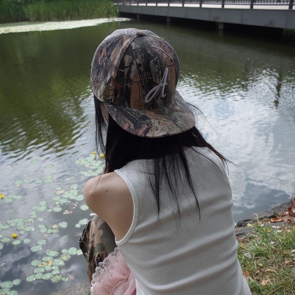 RIBBON EMBROIDERY CAP (REALTREE CAMO) : THE MUSEUM VISITOR