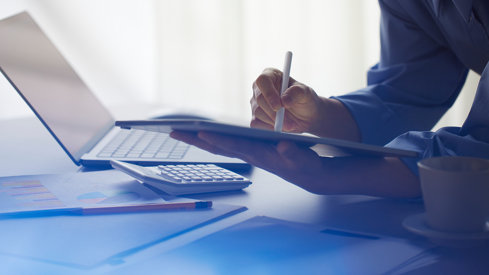 <span style="font-size: 26px; letter-spacing:-1px;">도우커넥트는 고객사의 운송 업무를</span></p>  <p style="text-align: center;"><span style="font-size: 26px; letter-spacing:-1px;">더욱 스마트하고 효율적으로 만들어 드리는 파트너입니다.</span></p>  <p style="text-align: center;"><strong><span style="font-size: 26px; letter-spacing:-1px;">언제든 고객님의 <span style="color: rgb(0, 144, 214);">운송 니즈를 충족</span>시키기 위해 <span style="color: rgb(0, 144, 214);">최선</span>을 다하겠습니다.</span></strong>