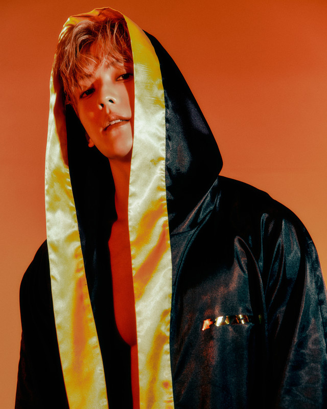 <span class="barlow bold" style="letter-spacing:-0.02em;">LEE MINHYUK</span>