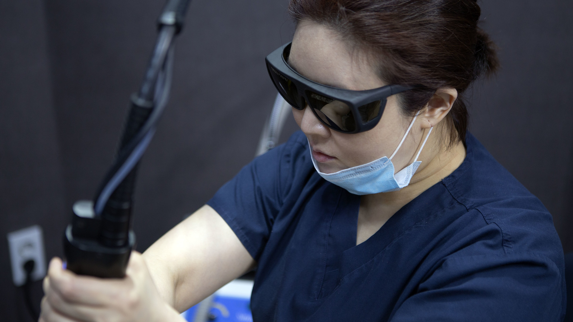  <span style="padding-left:20px;line-height:40px;"><b>브라질리언 레이저 제모,</span><br> <span style="padding-left:25px;line-height:40px;">더 깔끔하고 간편하게 </b></span>