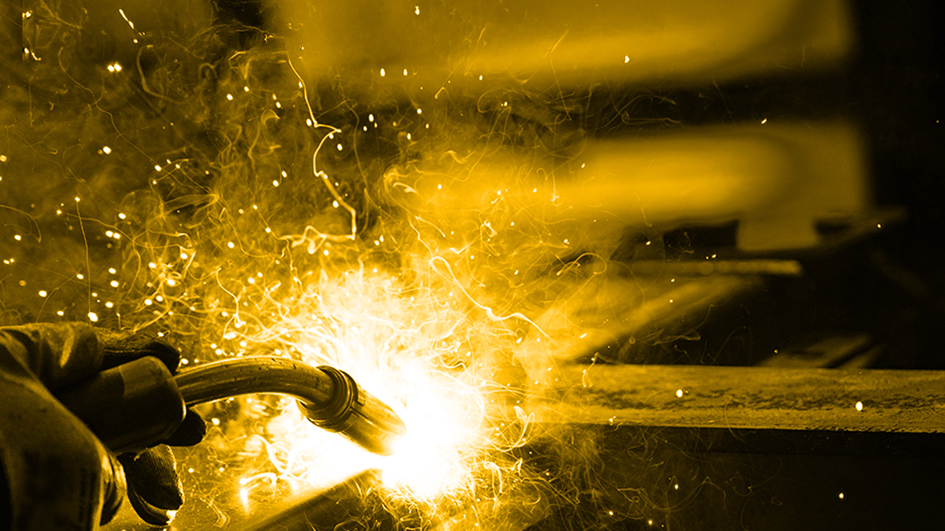 <div style="width: 100vw; margin: 0; padding: 0; background: #000;">   <img src="이미지주소" style="display: block; width: 100%; height: auto; margin: 0; padding: 0;" alt=""> </div>