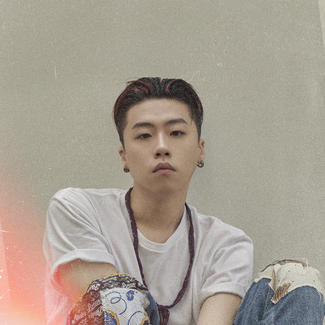 <span style="color: #ffffff;"><br><h6><b>JUNE(준)</span>