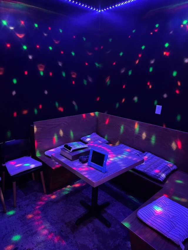 ROOM 1 </br> $20/hr | Fit 4 People, Up to 6 People