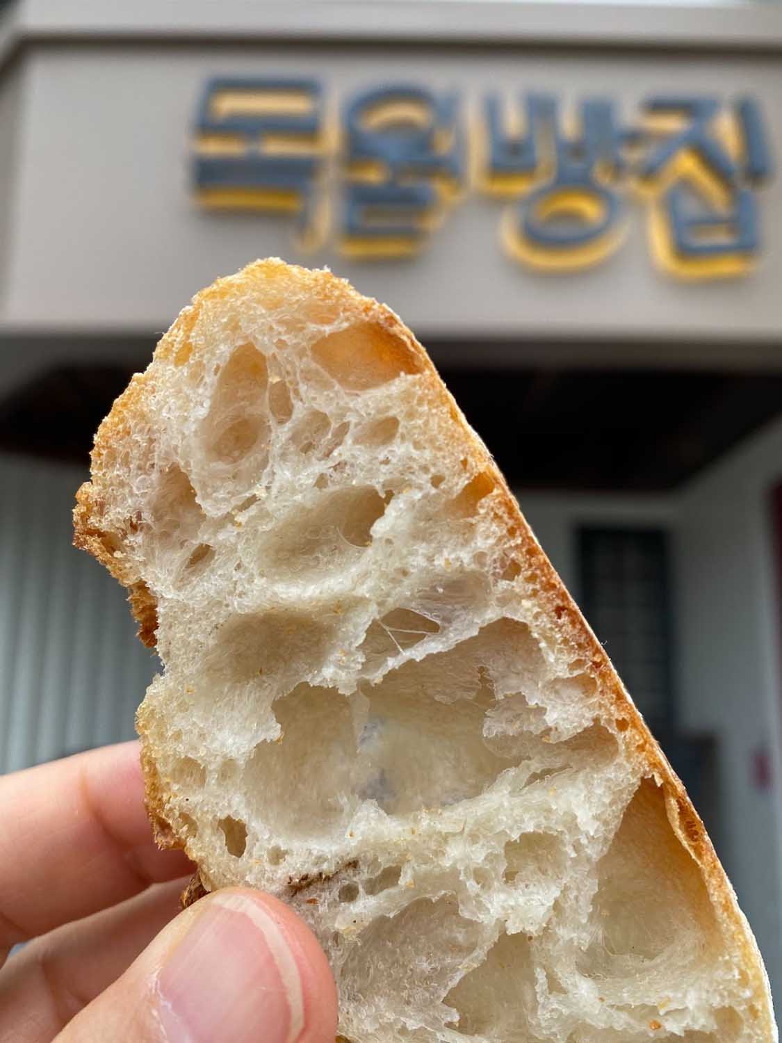 구례의 제피가루가 들어가는 목월빵집 바케트