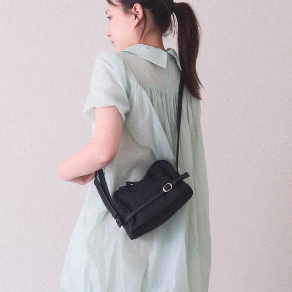 POTY MINI CROSS BAG / BLACK : 혜키