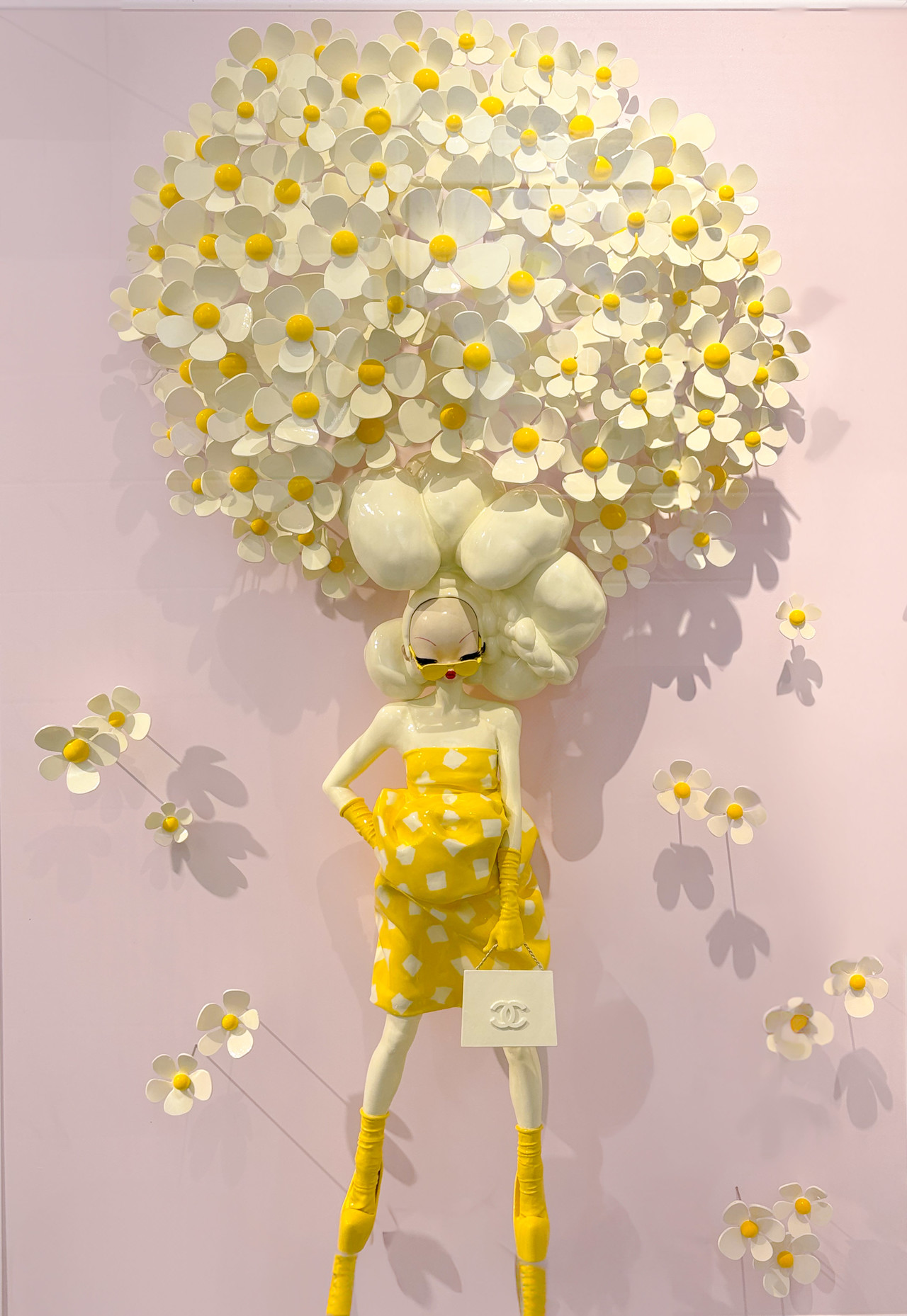 <br><b style="font-size:20px;">Delivery love, <br>Walk on the flower series</b><br>120 x 80 x 25 cm 50호<br>Mixed Media<br>2025