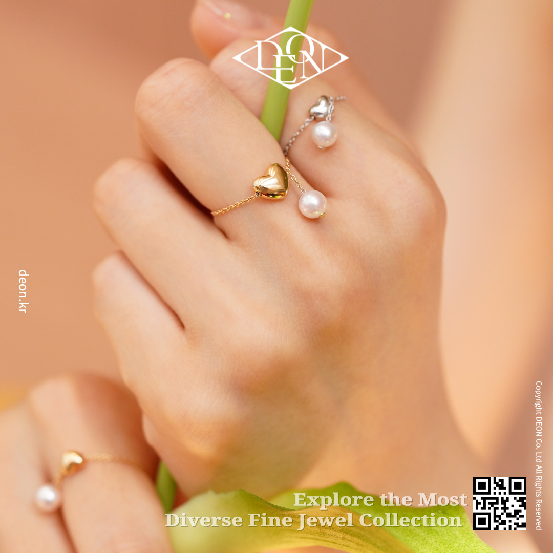 18K White Gold Petite Heart Akoya Pearl
