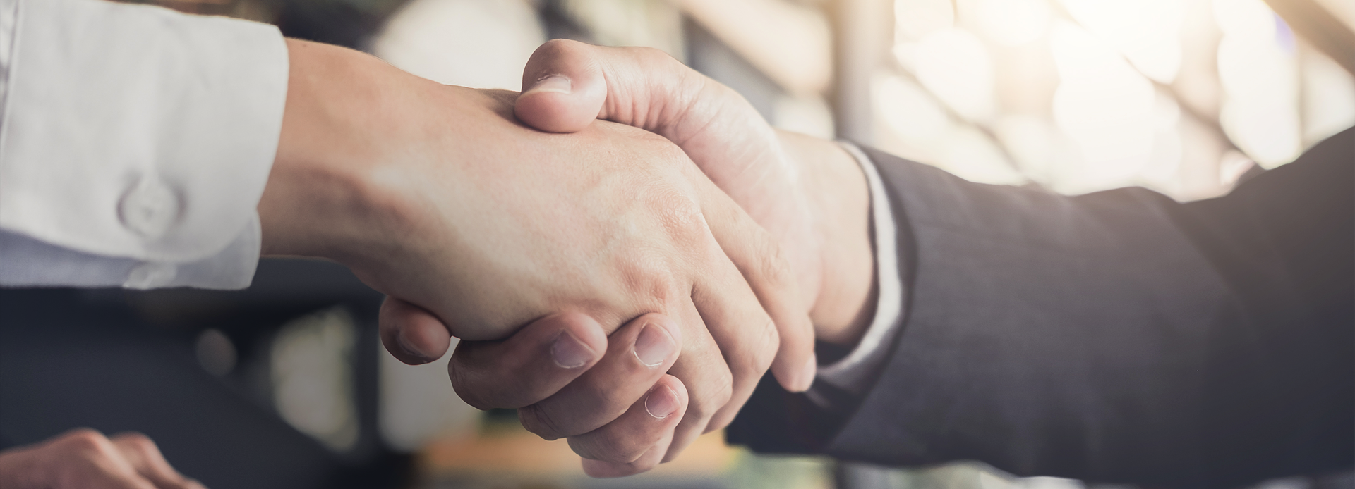 <div style="text-align: left; line-height: 1.4;">   <h2 style="font-size: 28px; font-weight: bold; margin-bottom: 8px;">채용 프로세스</h2>   <p style="font-size: 16px; margin: 0 0 16px 0;">     공정한 평가와 열린 채용, 전형별 채용 과정을 확인하세요   </p> </div>