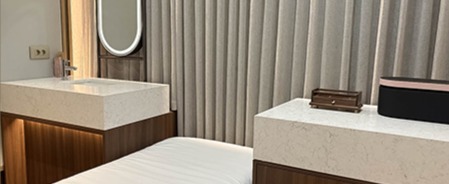 Exclusive private rooms reminiscent of a luxury hotel