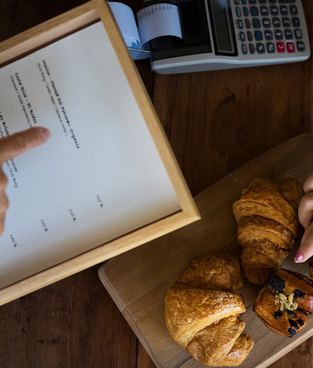 카페메뉴 컨설팅<br><span class="eng-sub">Cafe Menu Consulting</span>