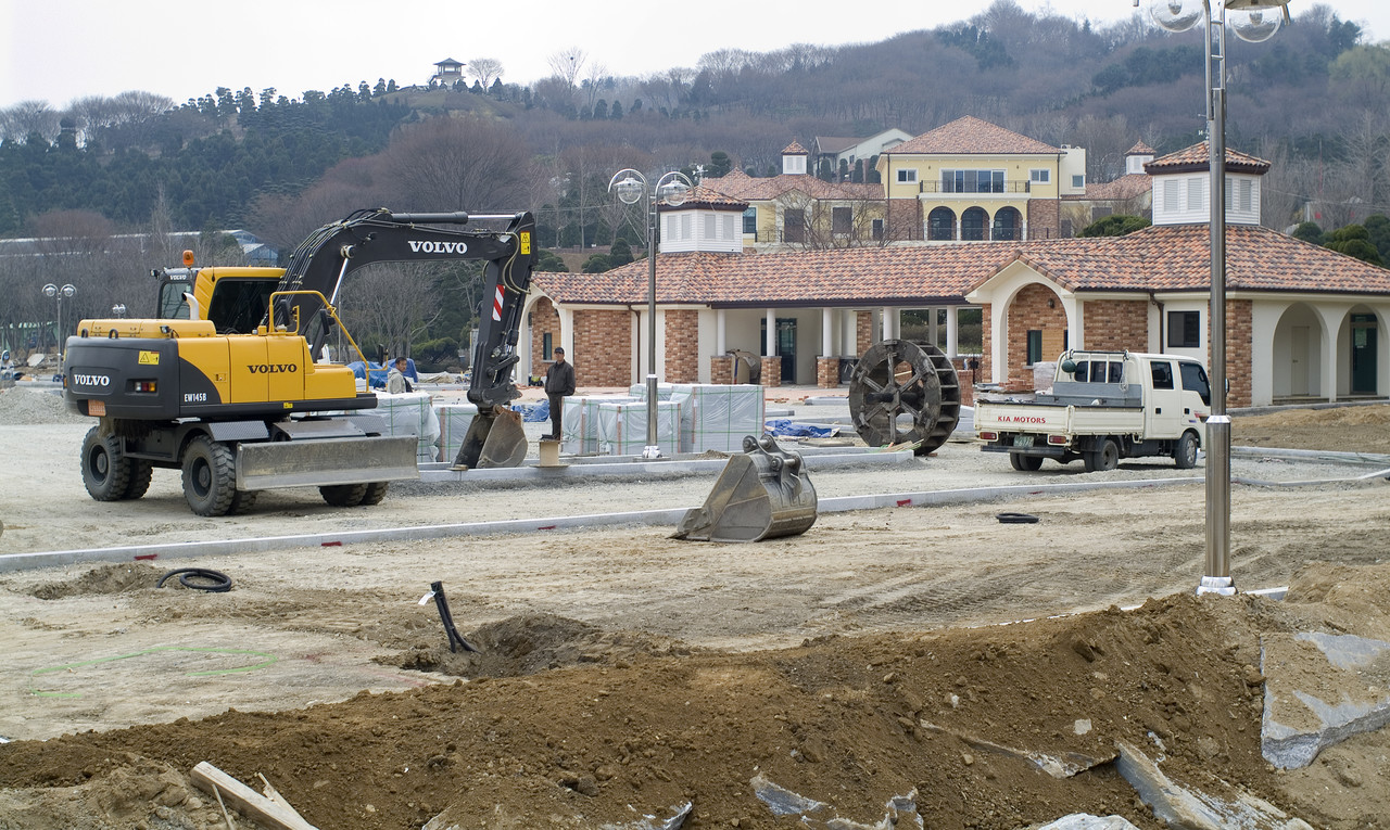 개원 준비를 위한 공사 중