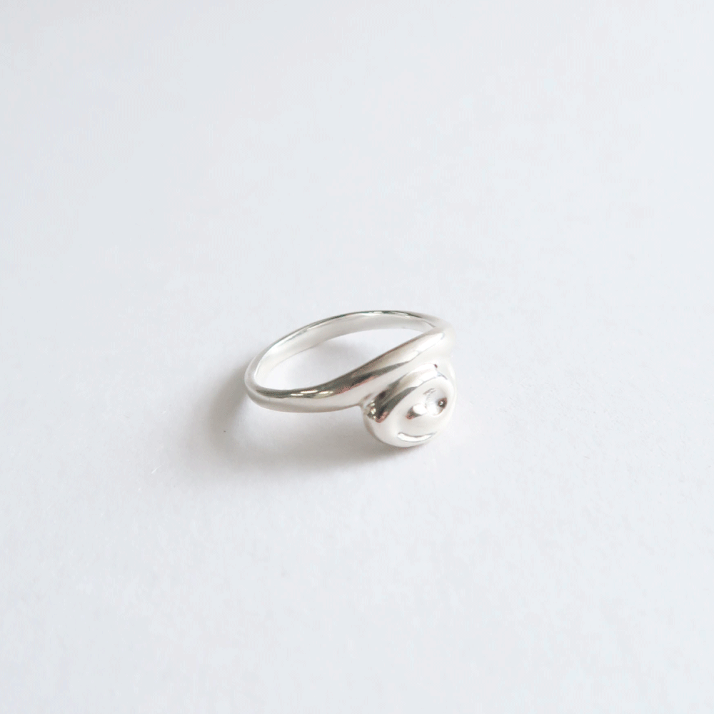 Oval shell stone Ring