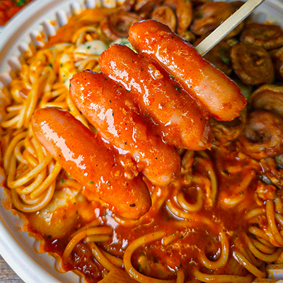 <strong style="color: #f5c518;">작성자 아이디</strong><br>매운맛뿐만 아니라 순한맛도 있어서<br>가족 모두가 즐거워요!