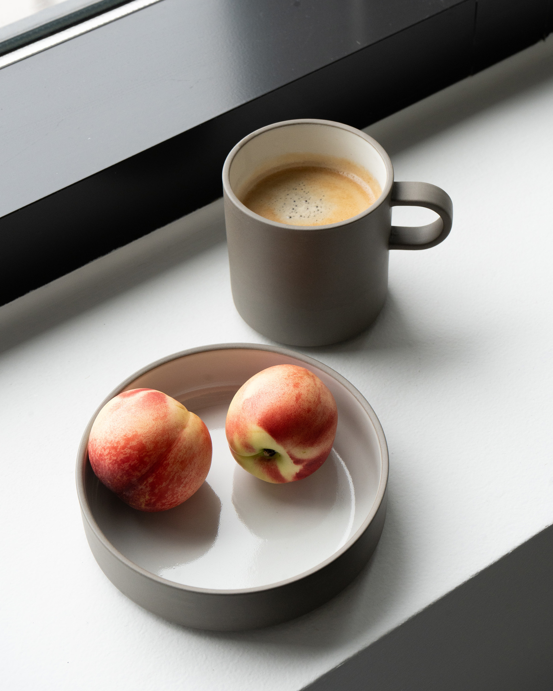 <span style="   line-height: 1em;   font-size: 14px;   letter-spacing: 0.5px;   border: 1px solid white;   margin-bottom: 10px;   padding: 8px;   display: inline-block; ">Life Edition</span><br> 단정한 삶은<br>단정한 식탁으로부터