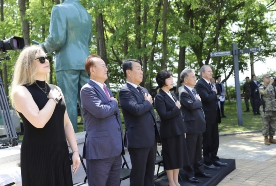 한미동맹재단, 주한미군전우회 6·25 75주년 기념 공동메시시 발표 < 더보기 >