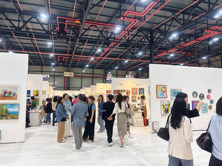 <p style="text-align:left; font-size:16px; margin-top:26px;">VITAE TELLUS IN<br><span style="color:#666;">₩ 80,000</span></p>