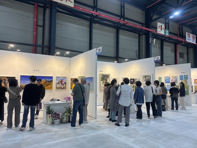 <p style="text-align:left; font-size:16px; margin-top:26px;">VITAE TELLUS IN<br><span style="color:#666;">₩ 80,000</span></p>