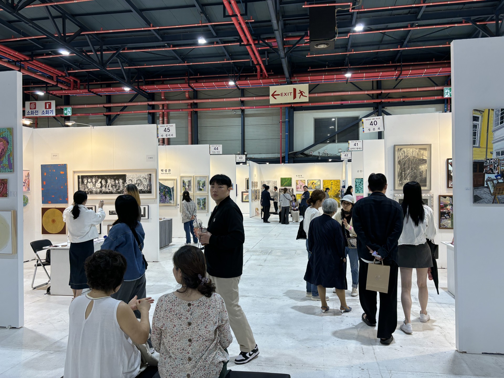 <p style="text-align:left; font-size:16px; margin-top:26px;">VITAE TELLUS IN<br><span style="color:#666;">₩ 80,000</span></p>