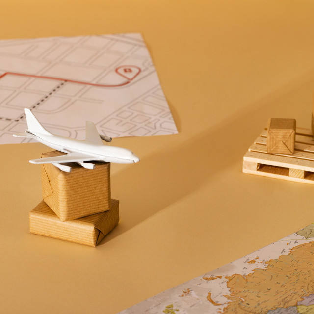 <b>해외 법인<br>설립 지원 서비스</b>