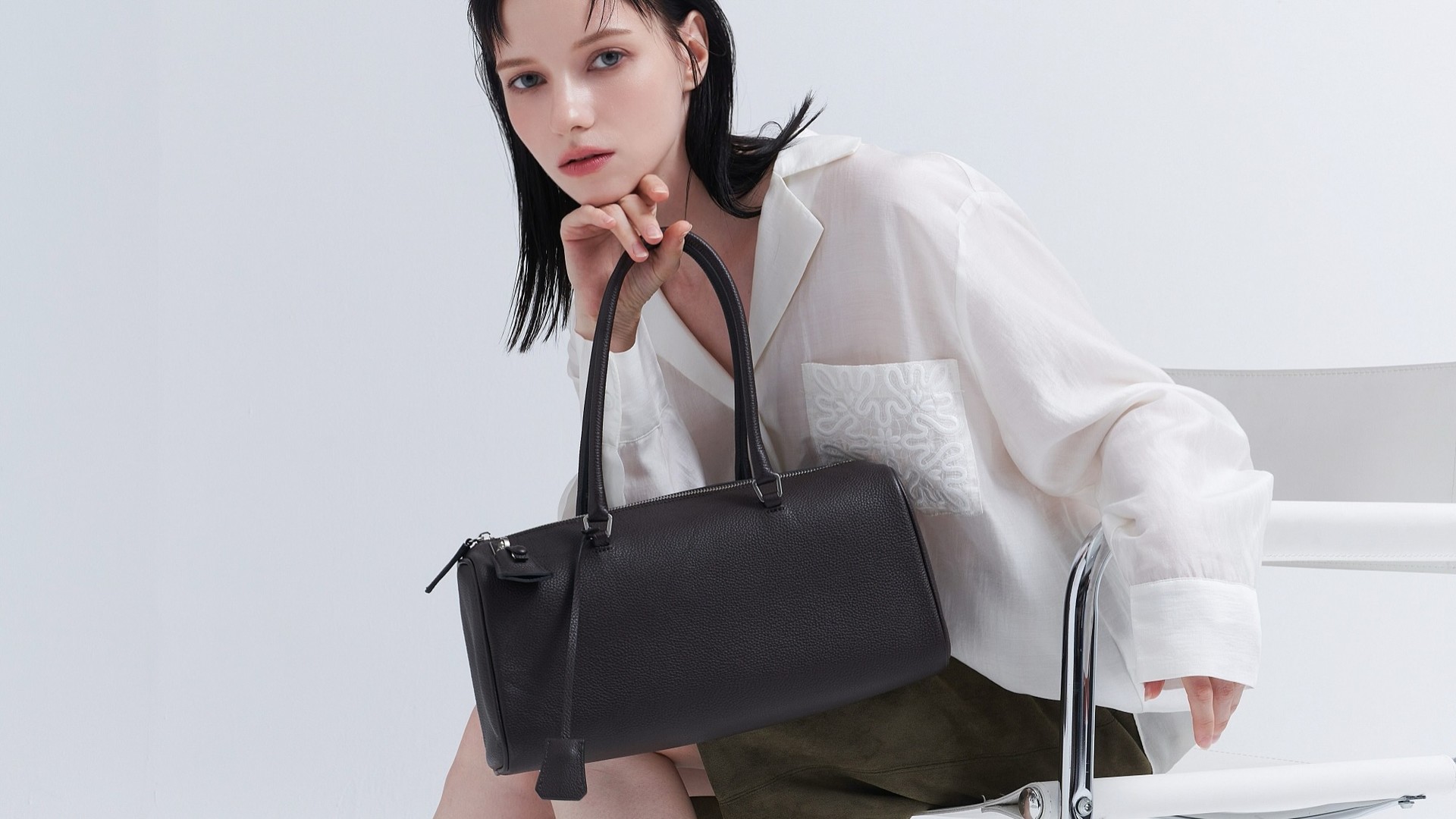 <table class="noBorder" style="width: 100%;"> 	<tbody> 		<tr> 			<td style="width: 100.0000%;">  				<p style="text-align: center; line-height: 1.8;"><span style="font-family: tt-commons-pro, sans-serif; font-size: 15px; color: rgb(0, 0, 0); letter-spacing: 0.04em; font-weight: 500;">25 / S/S COLLECTION</span></p>  				<p style="text-align: center; line-height: 4;"><a href="https://www.kekeke.co.kr/bag"><span style="font-family:tt-commons-pro, sans-serif; font-size: 16px;padding: 6px 30px; background-color:#ffffff; color:#000000;letter-spacing: 0.05em;">BAG</span></a></p> 			</td> 		</tr> 	</tbody> </table>