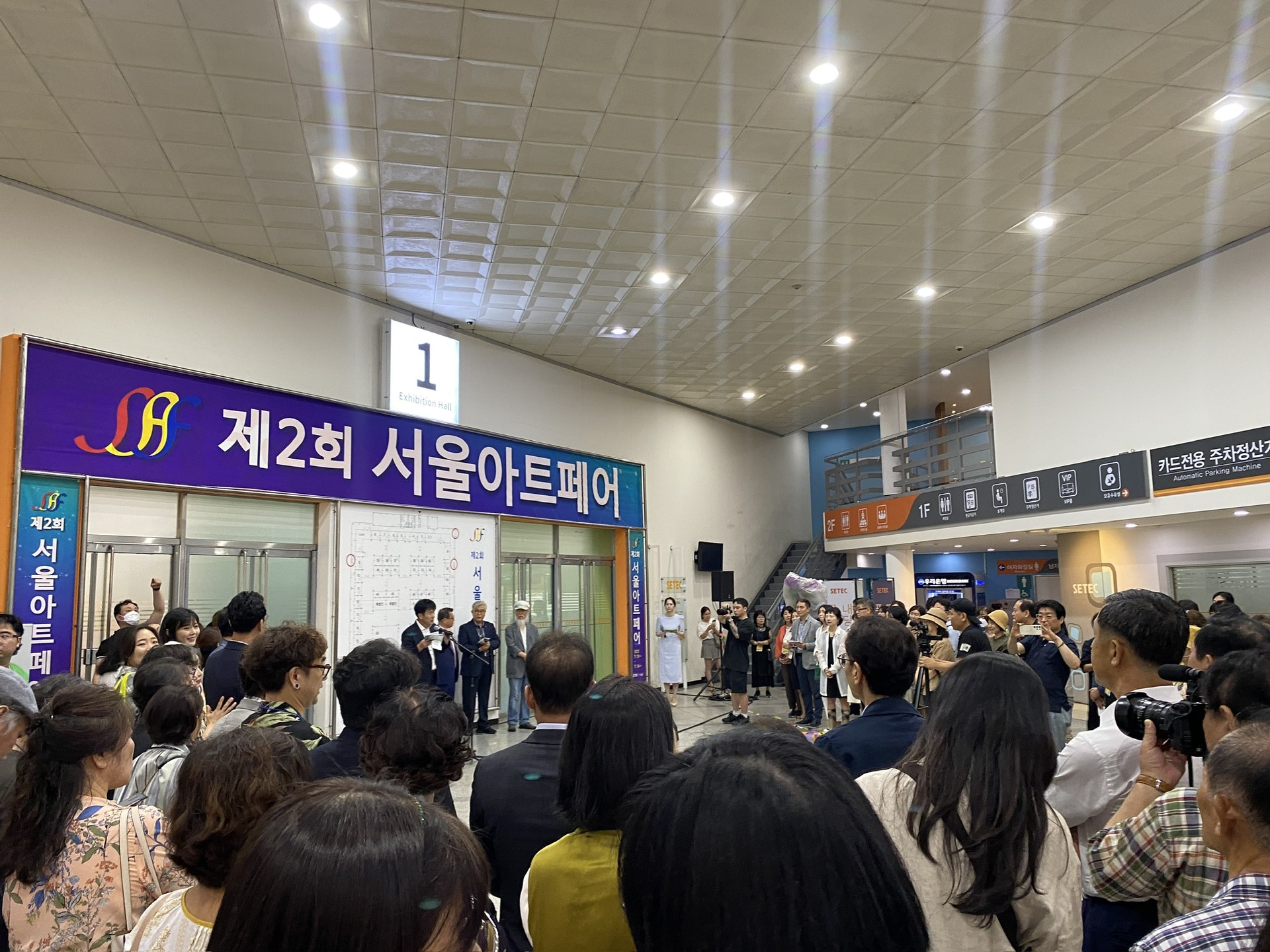 <p style="text-align:left; font-size:16px; margin-top:26px;">VITAE TELLUS IN<br><span style="color:#666;">₩ 80,000</span></p>