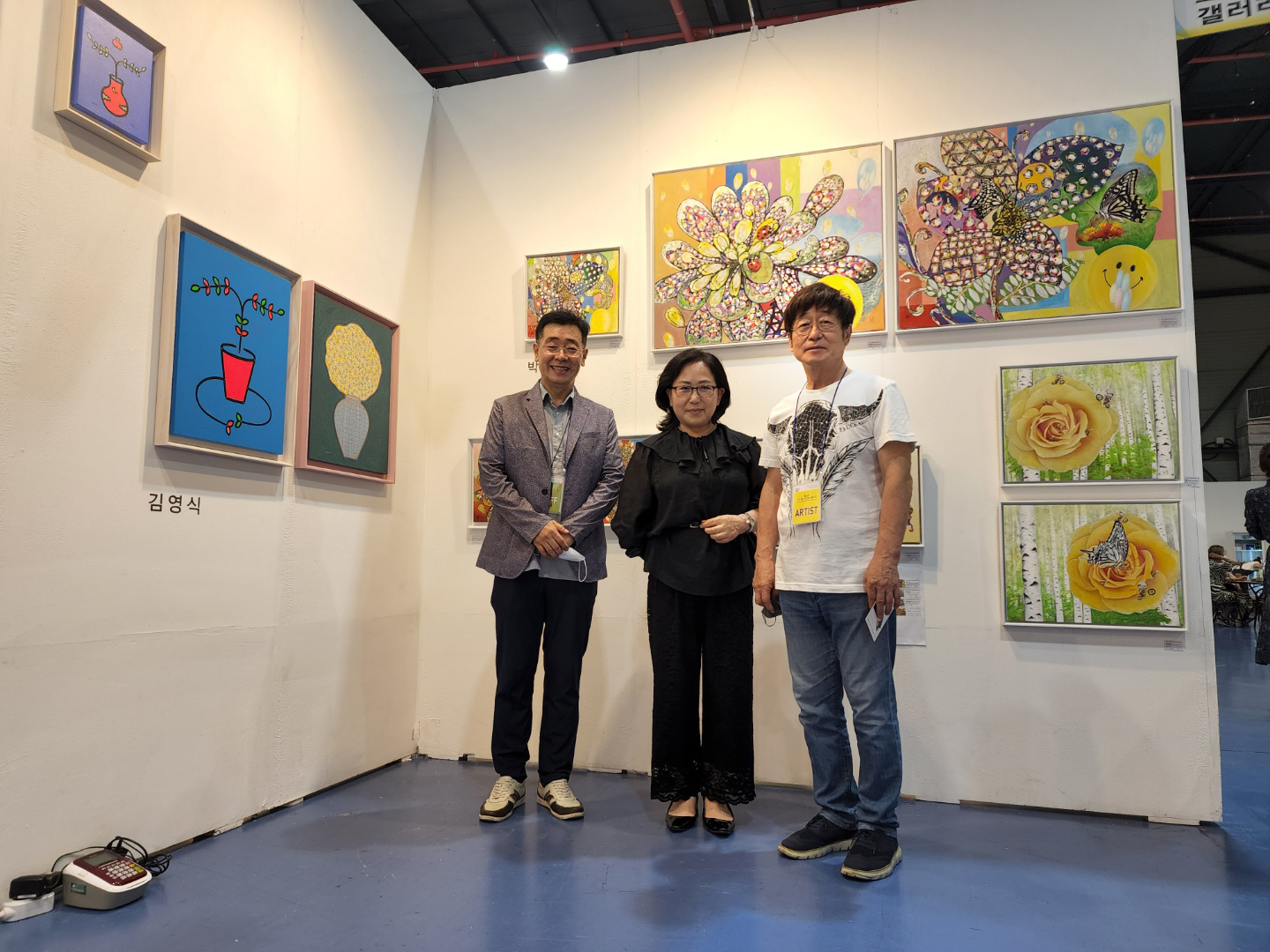 <p style="text-align:left; font-size:16px; margin-top:26px;">VITAE TELLUS IN<br><span style="color:#666;">₩ 80,000</span></p>