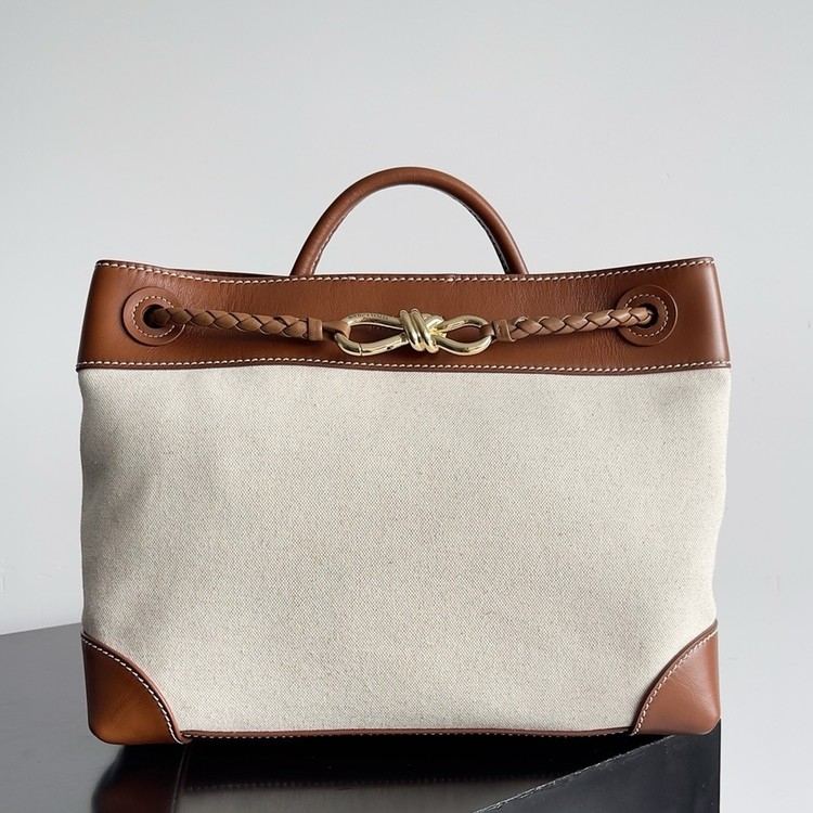 보테가베네타 미디움 안디아모 백 라이트우드 32