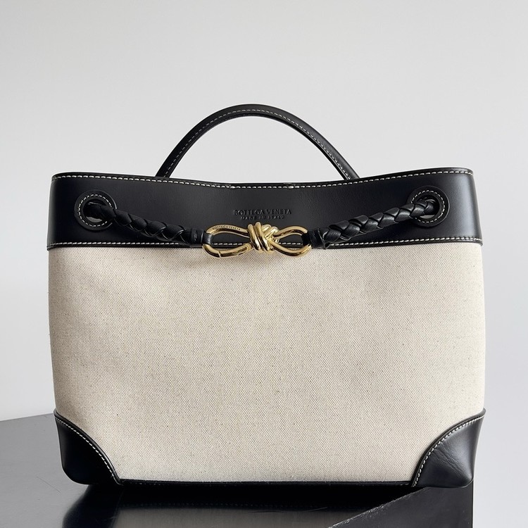 보테가베네타 미디움 안디아모 백 라이트우드 32