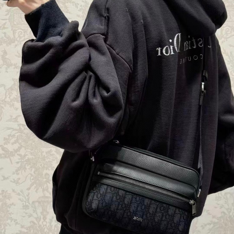 디올 라이더 2.0 지퍼 메신저백