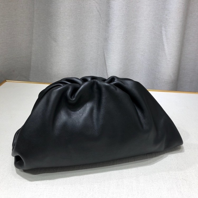 보테가 베네타 레더 파우치백