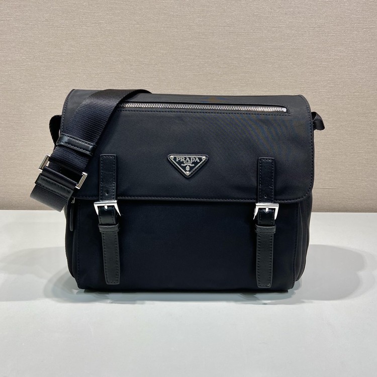 프라다 삼각로고 리나일론 BD671B