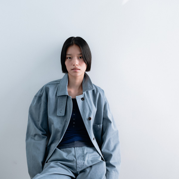 Cotton dying curve pants (khaki / blue grey) : MONOHA