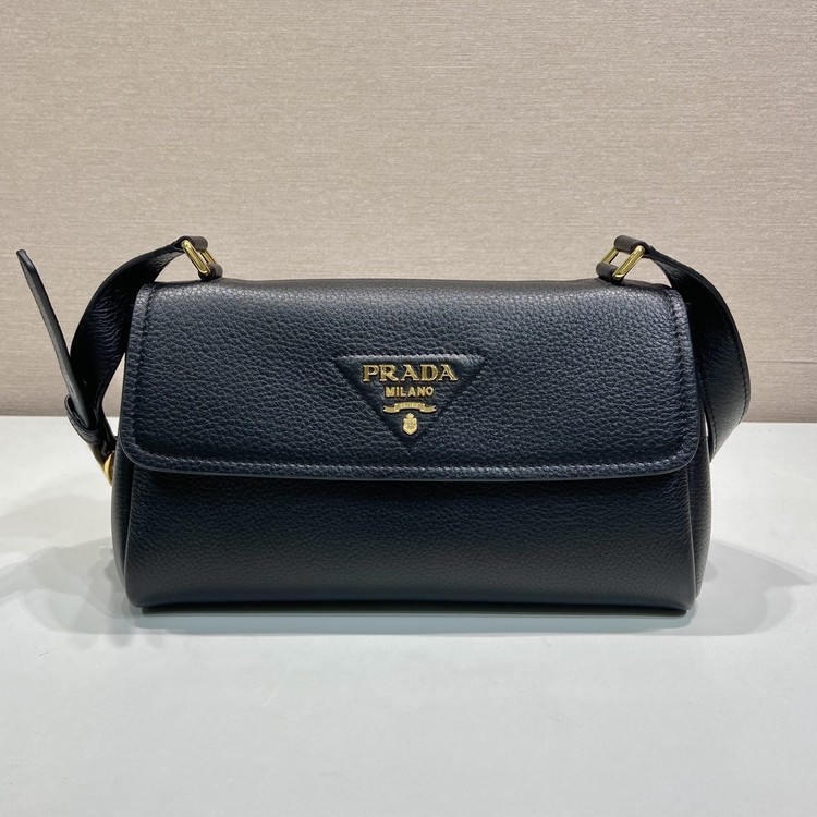 프라다 25FW 스몰 레더 숄더백 1BN022