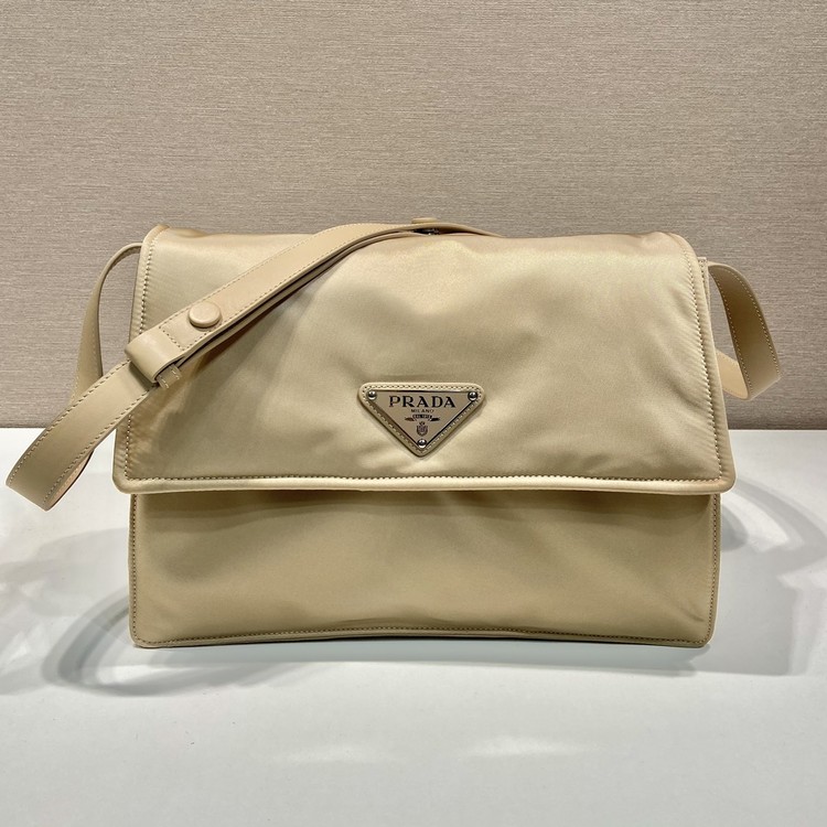 프라다 리나일론 패딩 숄더 1BD255