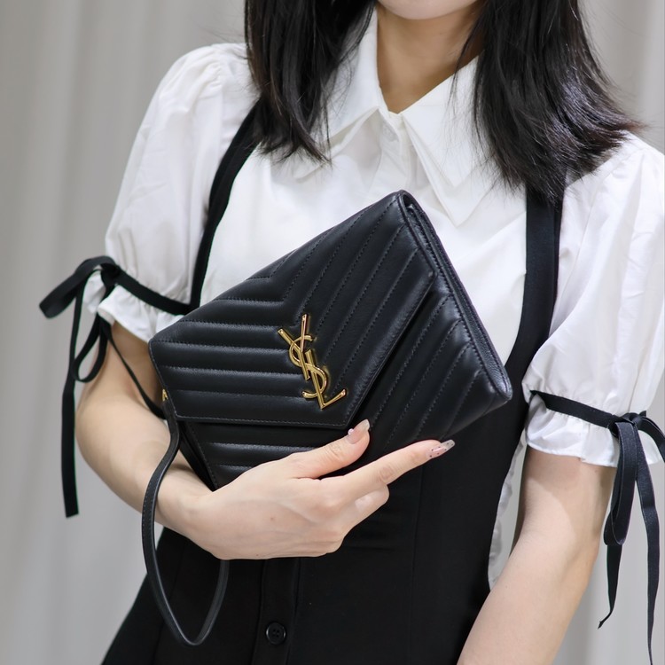 생로랑 카산드라 클러치