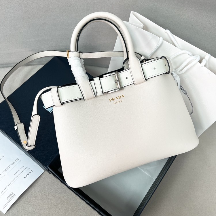 프라다 미디엄 벨티드 레더 1BA434