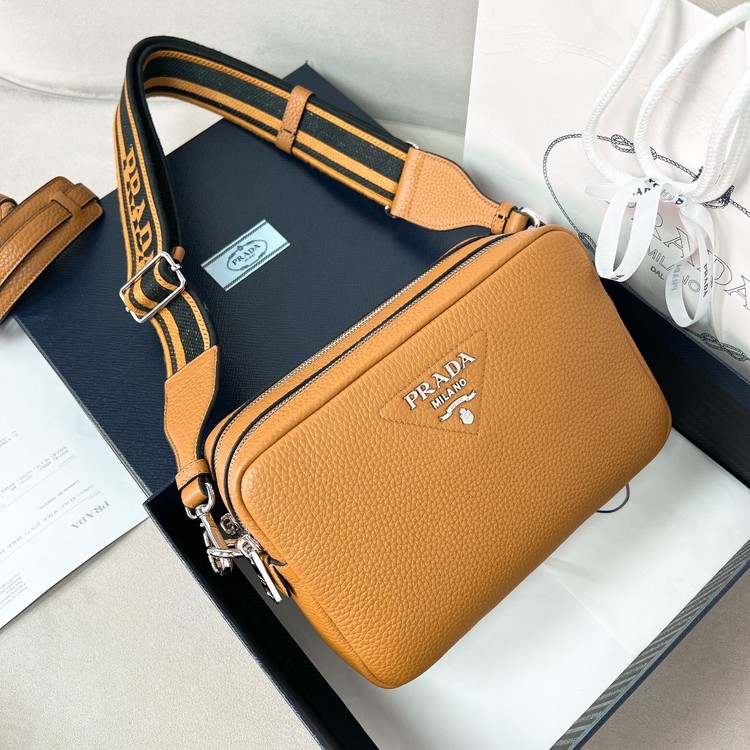 프라다 25SS 레더 숄더 1BH082