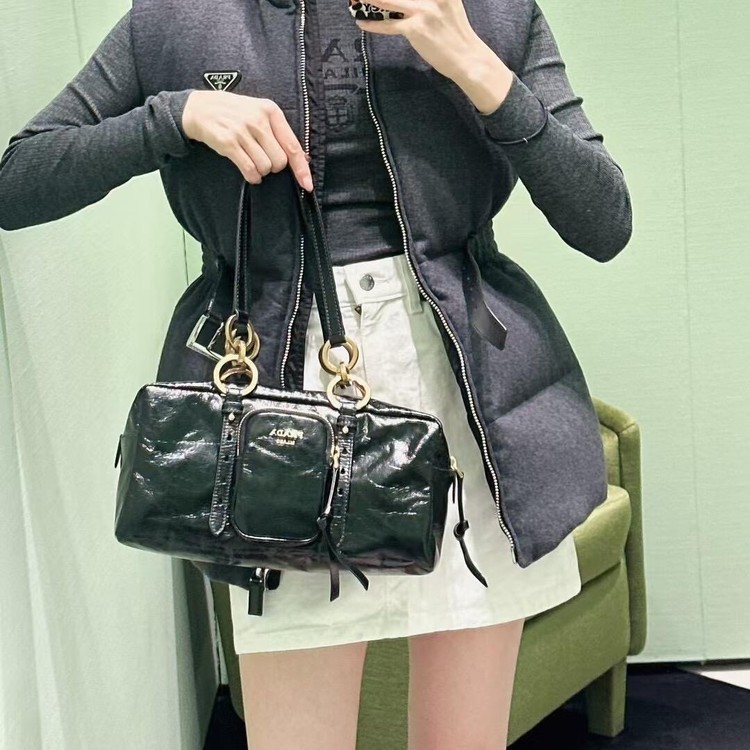 프라다 댄글 가죽 미디움 1BB138