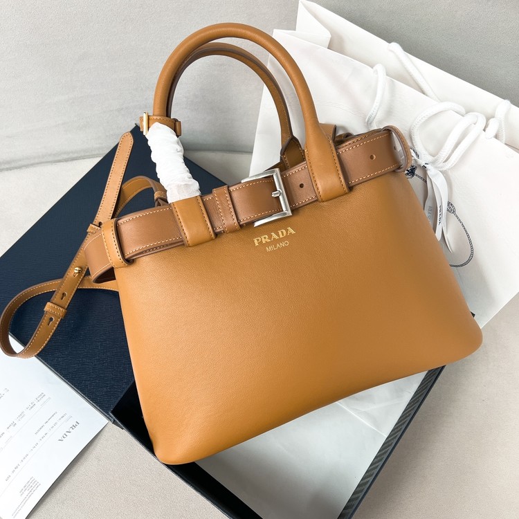 프라다 미디엄 벨티드 레더 1BA434