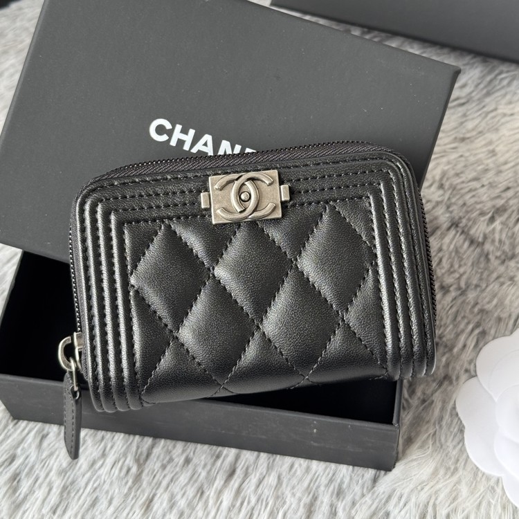 샤넬 보이 램스킨 은장 카드지갑 A80602