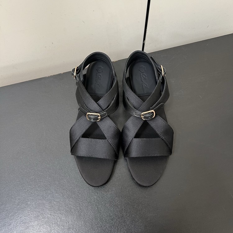 로로피아나 유키 샌들