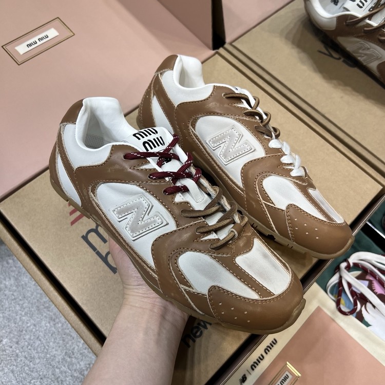 뉴발란스 X 미우미우 콜라보 530 빈티지