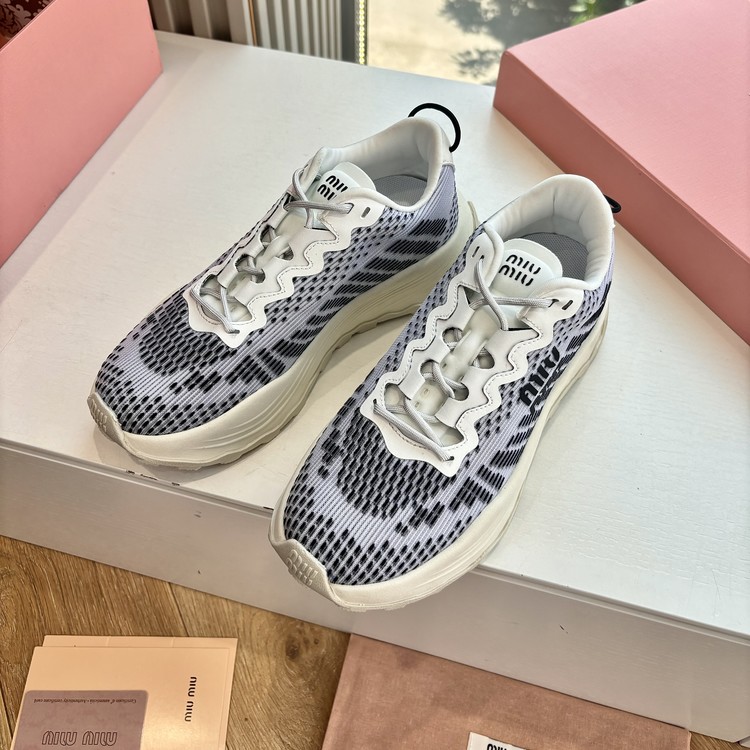 미우미우 테크니컬 패브릭 스니커즈