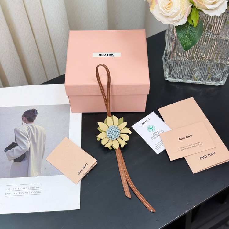 미우미우 트릭 레더 백참