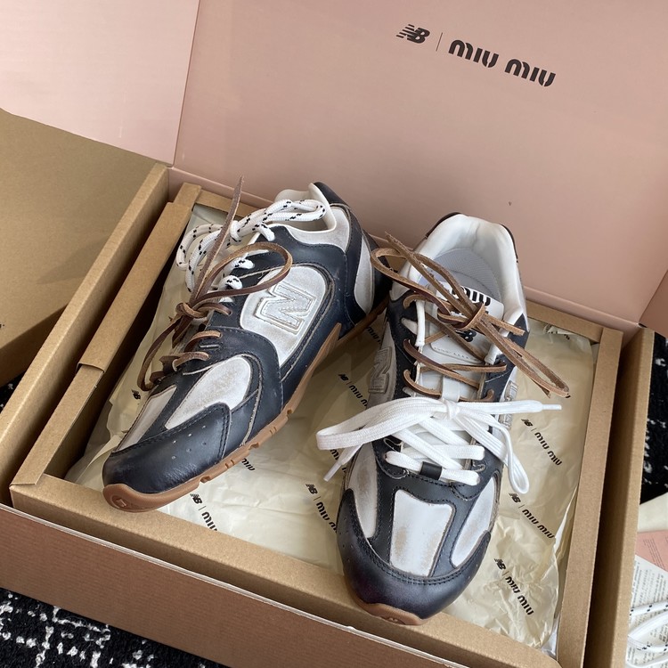 뉴발란스 X 미우미우 콜라보 530 빈티지