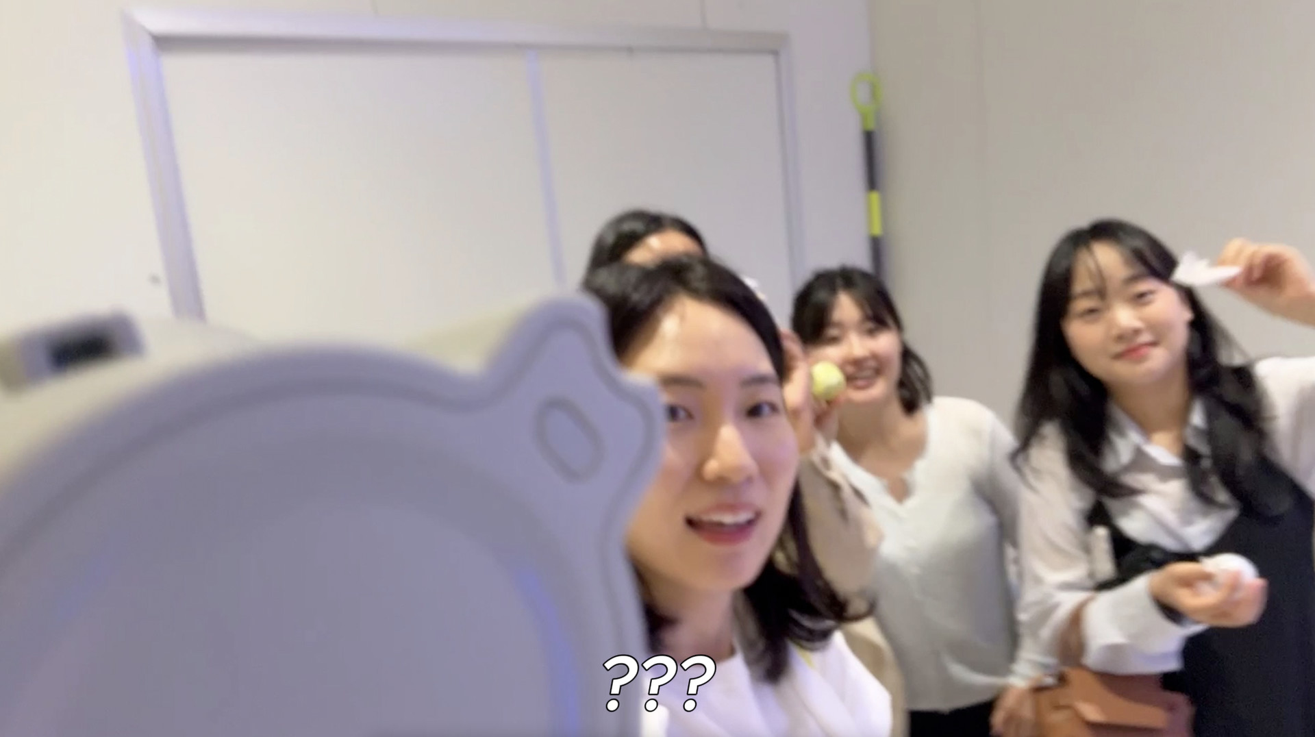카메라랑 같이 나오거나