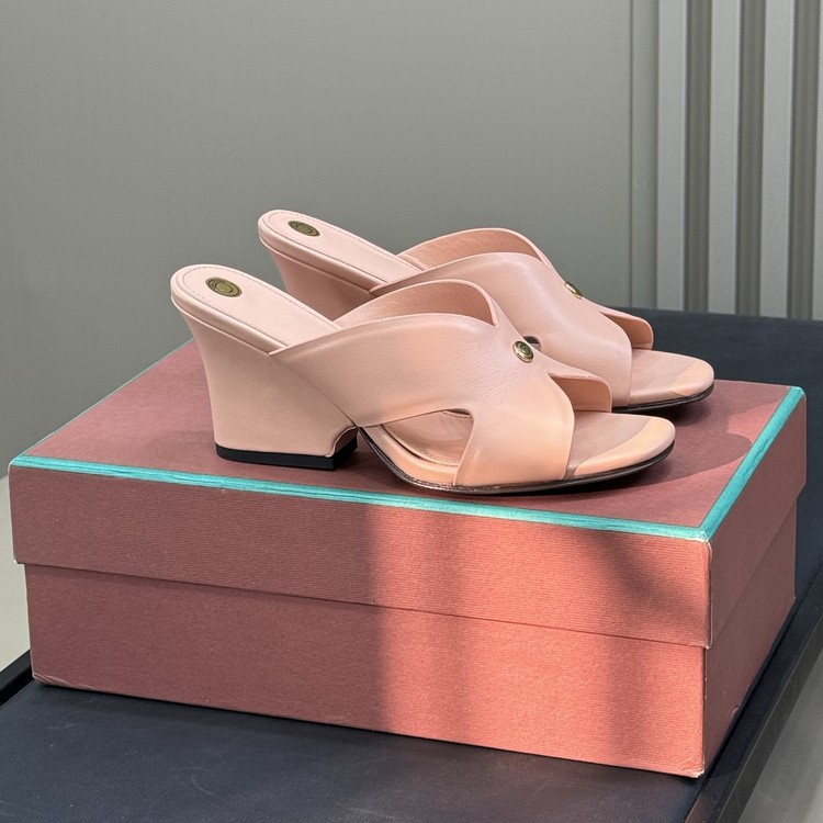 로로피아나 베라 샌들