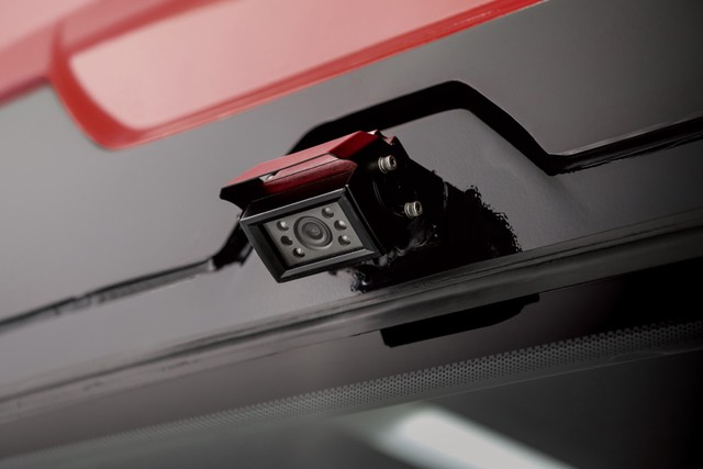 후방 카메라 - 안전사고를 예방하기 위해 후방 상황의 영상을   운전자에게  제공하여 안전한 주행 환경을 조성합니다.