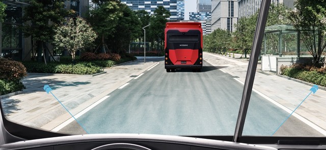 AEBS(비상 자동 제동 장치) - 전방 차량과 충돌 위험이 감지될 경우 운전자에게 경고하며, 필요시 브레이크를 자동 제어하여 사고를 예방합니다.  • 좌석버스 전용