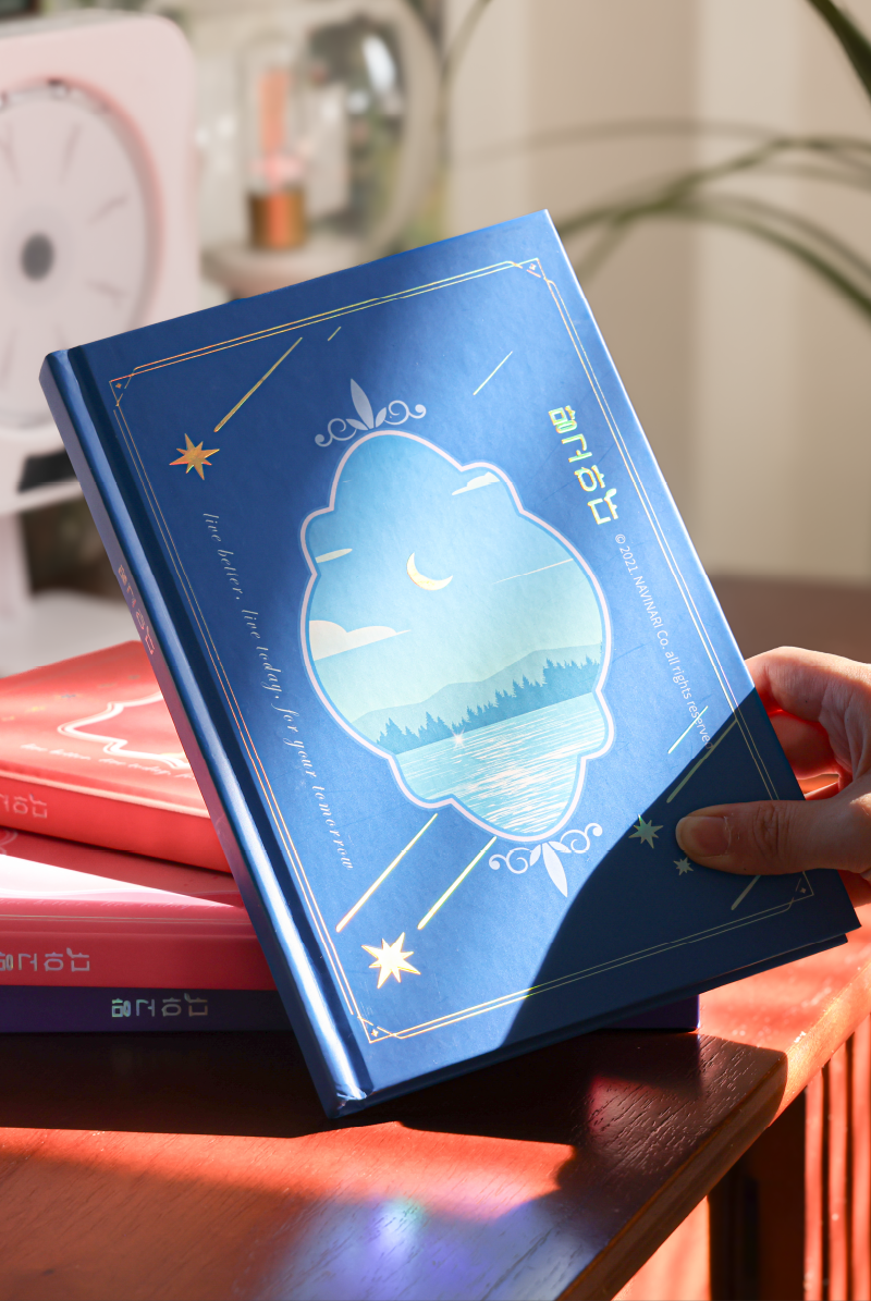 <div style="margin: 30px 0px 23px 20px;">  	<h6 style="text-align: left;"><span style="font-size: 26px; color: rgb(255, 255, 255);"><strong>망고노트</strong></span></h6>  	<p> 		<br> 	</p>  	<p> 		<br> 	</p>  	<p> 		<br> 	</p>  	<p> 		<br> 	</p>  	<p style="text-align: left; line-height: 1;"><span style="font-size: 18px; color: rgb(250, 250, 250);">호랑이는 죽어서 가죽을 남기고</span></p>  	<p><span style="font-size: 18px;"><span style="color: rgb(250, 250, 250);">우리는 망고노트를 남긴다.</span></span></p>  	<p><span style="font-size: 18px;"><span style="color: rgb(250, 250, 250);">나만의 유언장, 엔딩노트</span></span></p> </div>